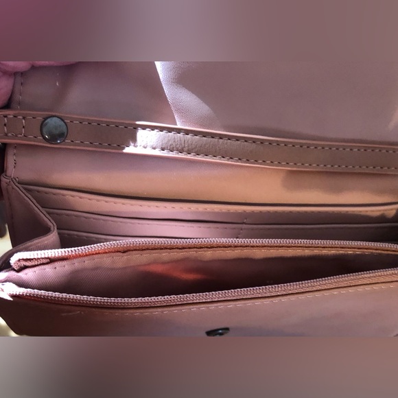 Universal Thread Crossbody - Picture 5 of 5